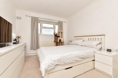 119 Kingsdown Avenue, South Croydon, CR2 6QL