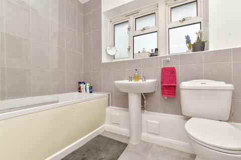 119 Kingsdown Avenue, South Croydon, CR2 6QL