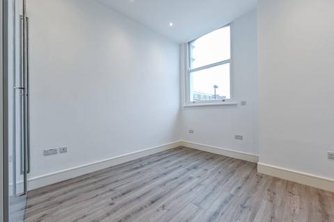 2 bedroom flat to rent, Lordship Park, Stoke Newington, London, N16