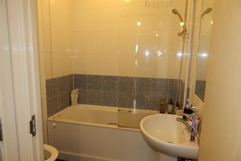 2 bedroom apartment to rent, Critchley Avenue, Dartford, Kent