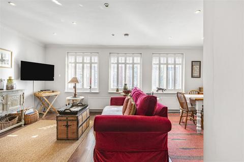 3 bedroom flat for sale, Upper Richmond Road West, East Sheen, SW14