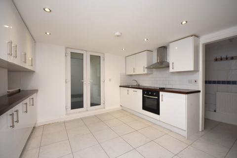 2 bedroom flat for sale, Garden Apartment, 118 Windsor Road, Penarth, Vale of Glamorgan, CF64 1JN