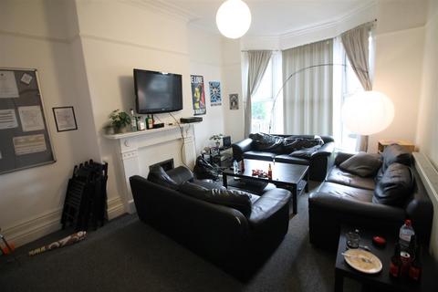 8 bedroom house to rent, Kelso Road, Hyde Park, Leeds