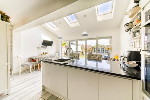 449 Commonside East, Mitcham, CR4 1HJ