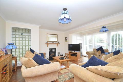 4 bedroom detached house for sale, Farriers Way, Shorwell