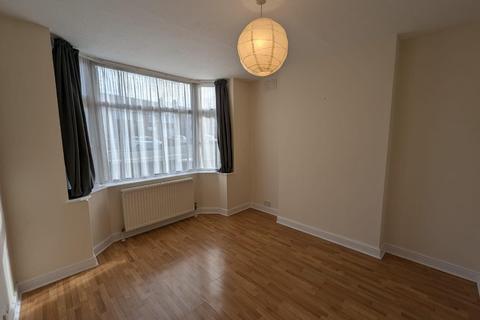 3 bedroom end of terrace house to rent, The Mount, Coventry CV3