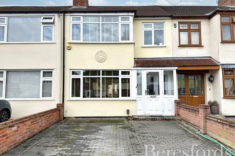 3 bedroom terraced house for sale, Saunton Road, Hornchurch, RM12