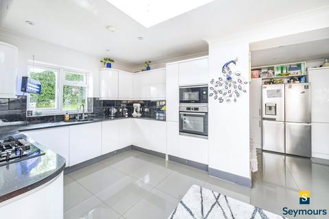 9 Ferndale, Guildford, GU3 3AX