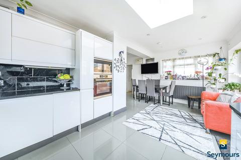 9 Ferndale, Guildford, GU3 3AX
