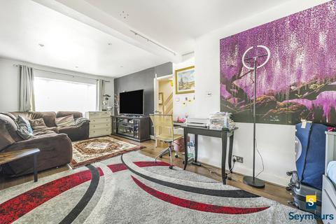 9 Ferndale, Guildford, GU3 3AX