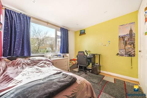 9 Ferndale, Guildford, GU3 3AX