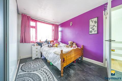 9 Ferndale, Guildford, GU3 3AX