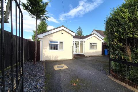 2 bedroom detached bungalow to rent, Albert Road, Poole BH12