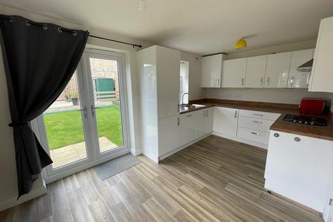 3 bedroom semi-detached house to rent, Fulton Crescent , Silsden