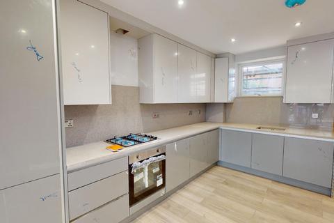 2 bedroom apartment to rent, Gascoigne Road, Barking IG11