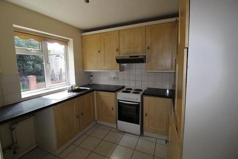 2 bedroom house to rent, Byrchen Moor Gardens, Brierley Hill