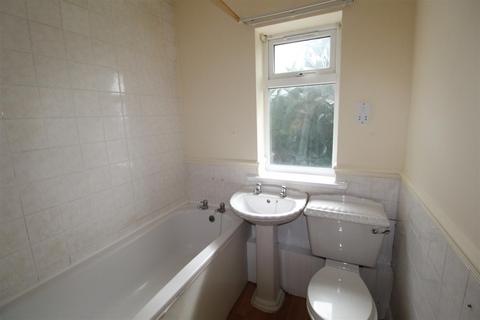 2 bedroom house to rent, Byrchen Moor Gardens, Brierley Hill