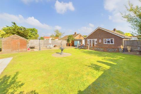 3 bedroom detached house for sale, Wendling Road, Longham