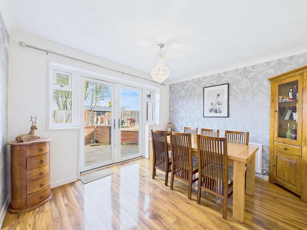 Bedroom 2/Dining Room