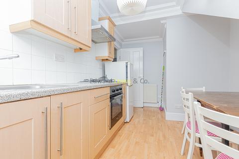 2 bedroom flat to rent, Alkham Road, London N16