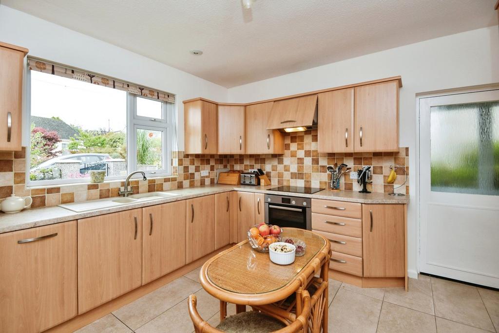 Priory Crescent, GrangeOverSands LA11 2 bed detached bungalow for