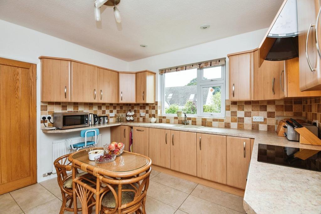 Priory Crescent, GrangeOverSands LA11 2 bed detached bungalow for