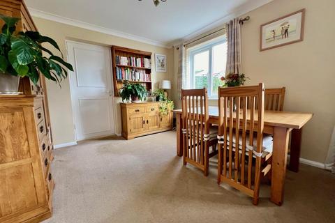 8 Maple Way, Burnham-on-crouch, CM0 8DE