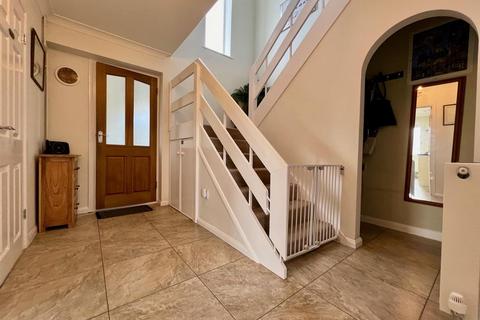 8 Maple Way, Burnham-on-crouch, CM0 8DE