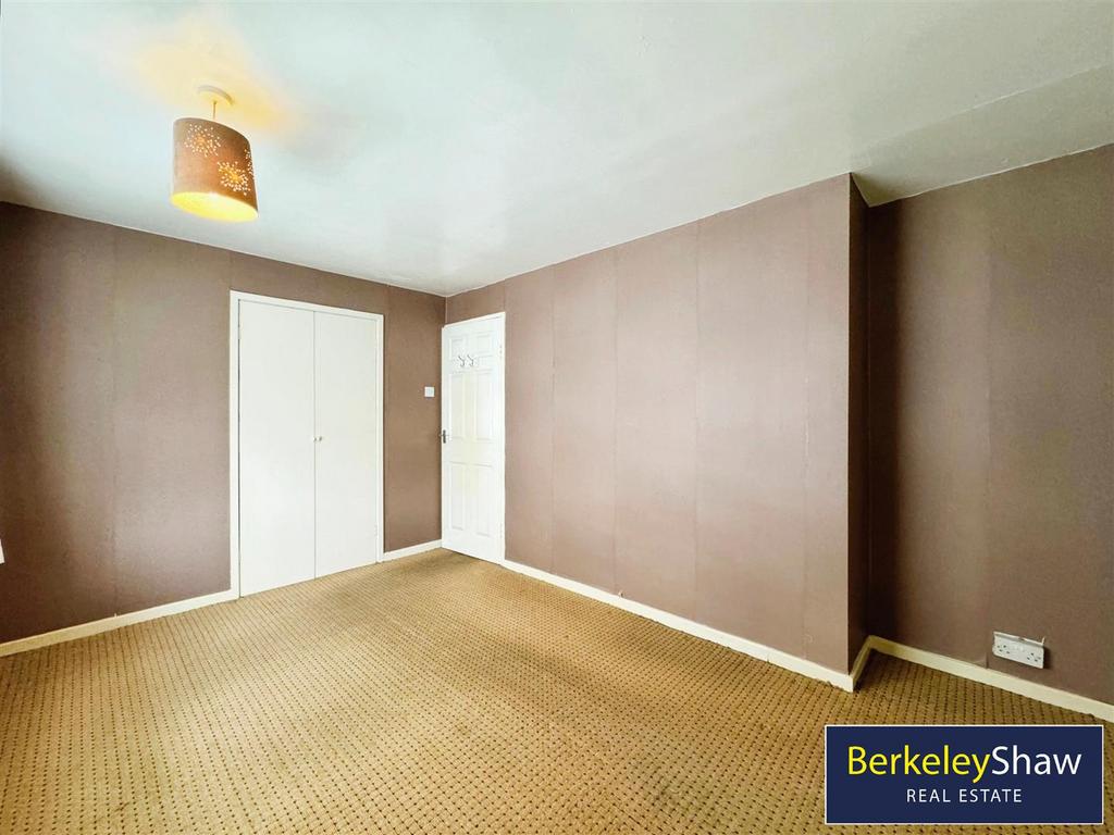 Bedroom 1 (2)