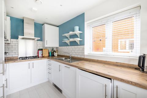 26 Four Oaks, Hurst Green, Oxted, RH8 0EZ