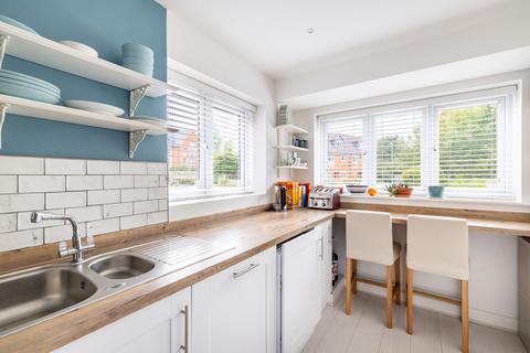 26 Four Oaks, Hurst Green, Oxted, RH8 0EZ