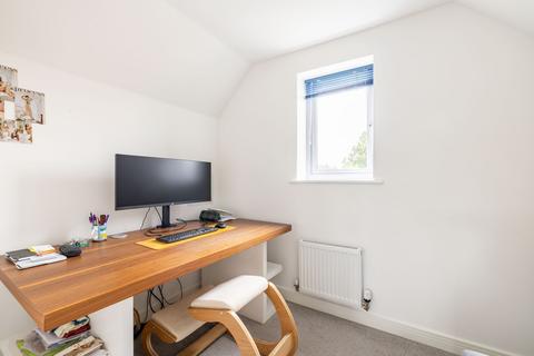 26 Four Oaks, Hurst Green, Oxted, RH8 0EZ