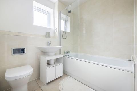 26 Four Oaks, Hurst Green, Oxted, RH8 0EZ
