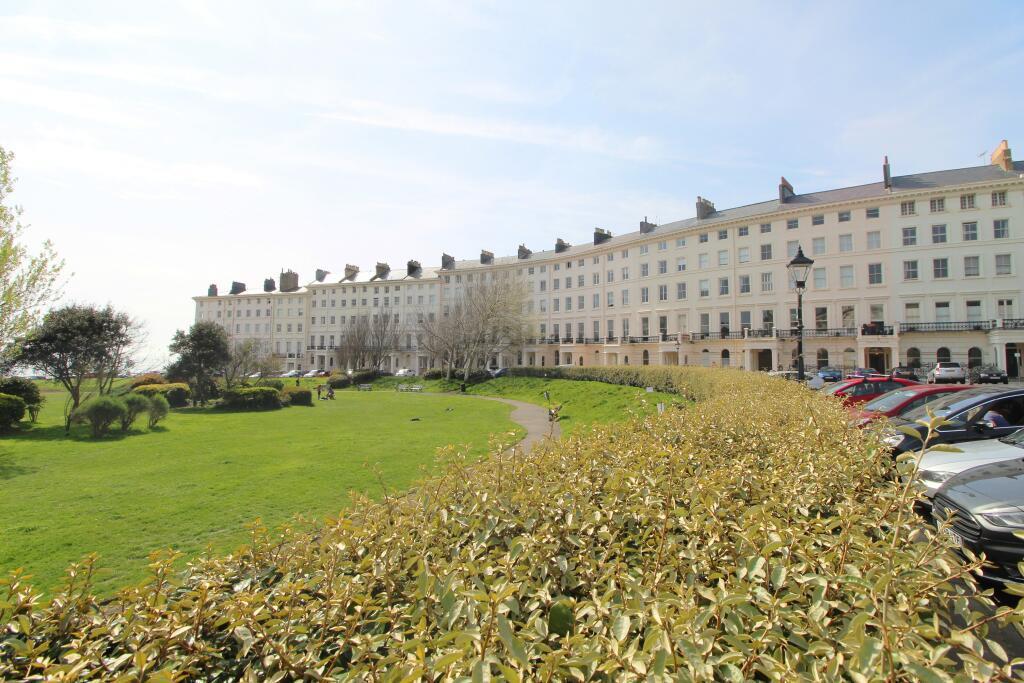 Adelaide Crescent, Hove Studio to rent £850 pcm (£196 pw)