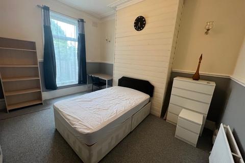 1 bedroom in a house share to rent, Shaw Heath, Stockport SK2