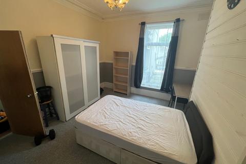 1 bedroom in a house share to rent, Shaw Heath, Stockport SK2