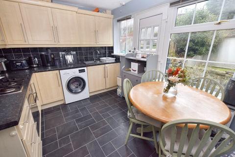 2 bedroom terraced house for sale, Cliffe Park Rise, Leeds, West Yorkshire