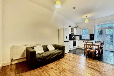 2 bedroom flat to rent, South Lambeth Road, Vauxhall, London, SW8