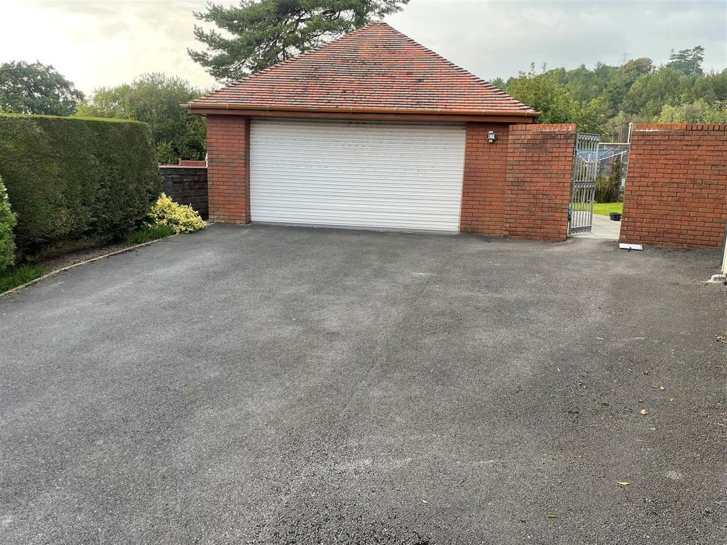 Detached Double Garage