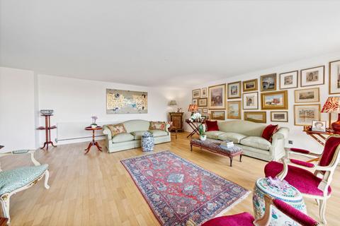 3 bedroom apartment to rent, Pier House, Cheyne Walk, SW3