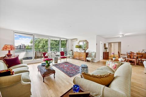 3 bedroom apartment to rent, Pier House, Cheyne Walk, SW3