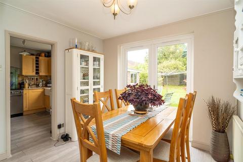 121 Hartforde Road, Borehamwood, WD6 5HY