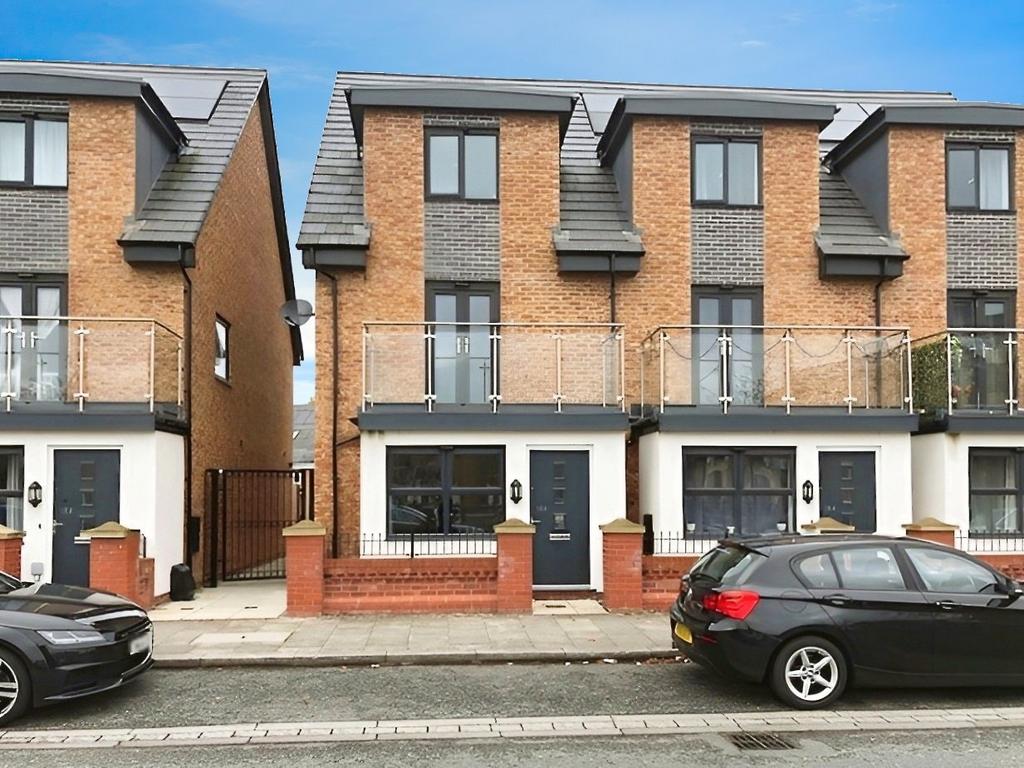 Plank Lane, Leigh, Greater... 3 bed end of terrace house to rent £