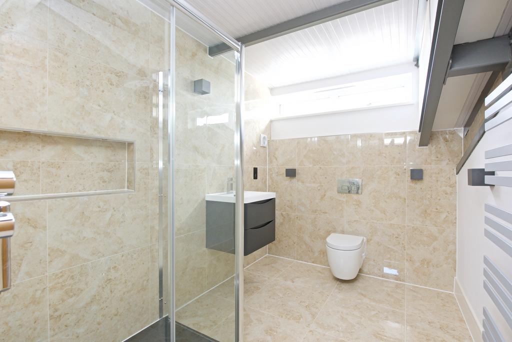 Cedar Barn Bathroom