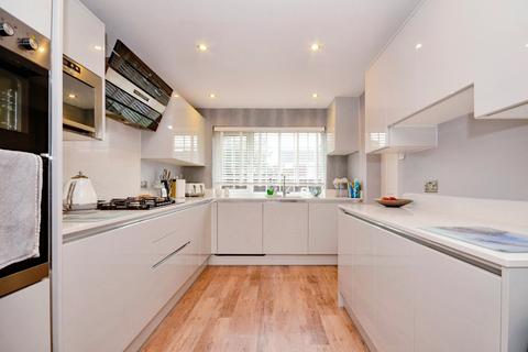 4 bedroom end of terrace house for sale, Maplefield, St Albans AL2