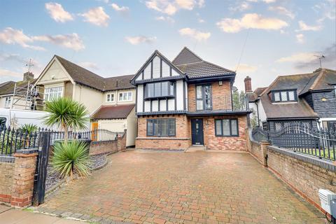 29 Blenheim Chase, Leigh-on-sea, SS9 3BZ