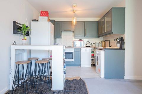 2 bedroom flat for sale, Balham Hill, Clapham South, London, SW12