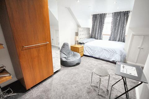 1 bedroom in a house share to rent, London, HA9