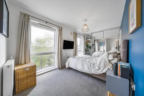 23, Lawrence Court Adenmore Road, London, SE6 4EA