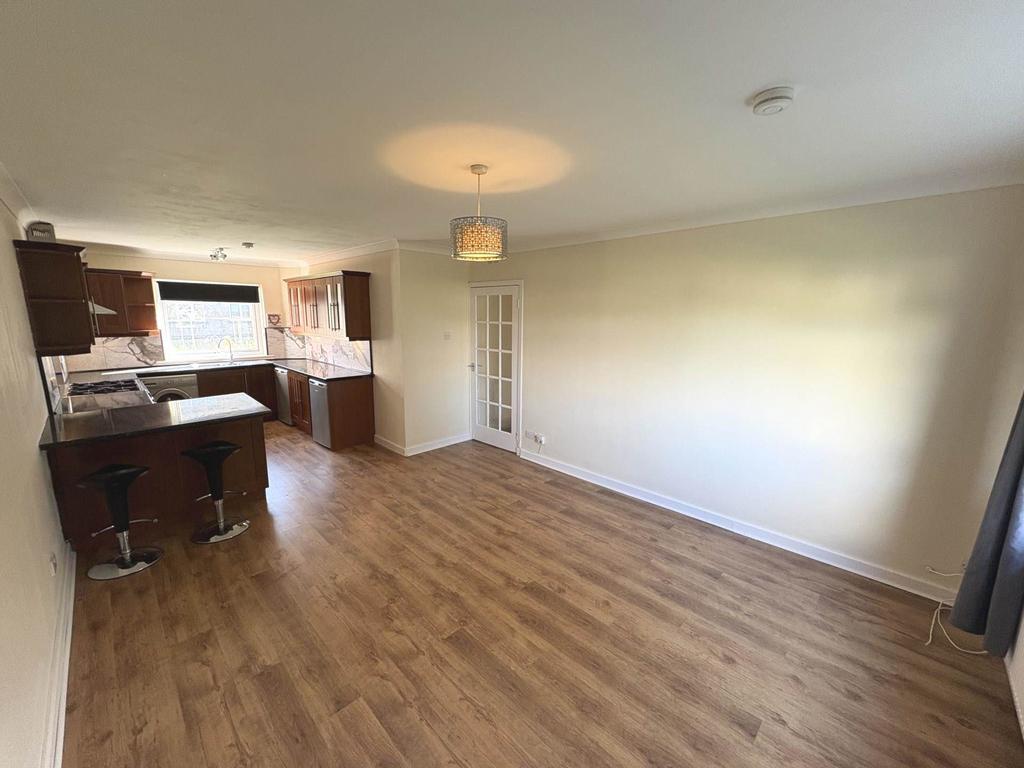 Lang Avenue, Renfrew 2 bed flat to rent £795 pcm (£183 pw)